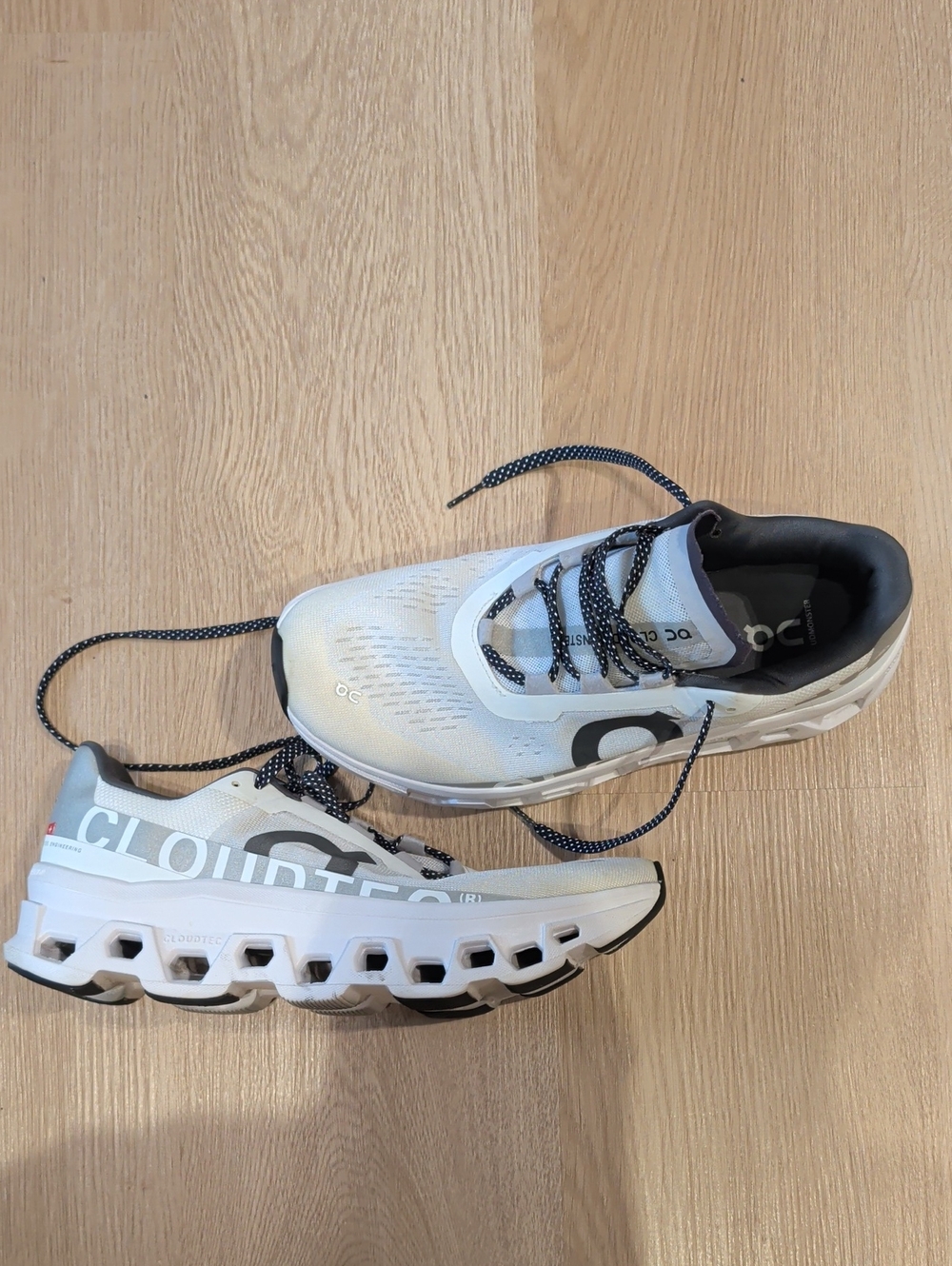 On Running Women's 10.5 Cloudtec Sneakers in White and Gray